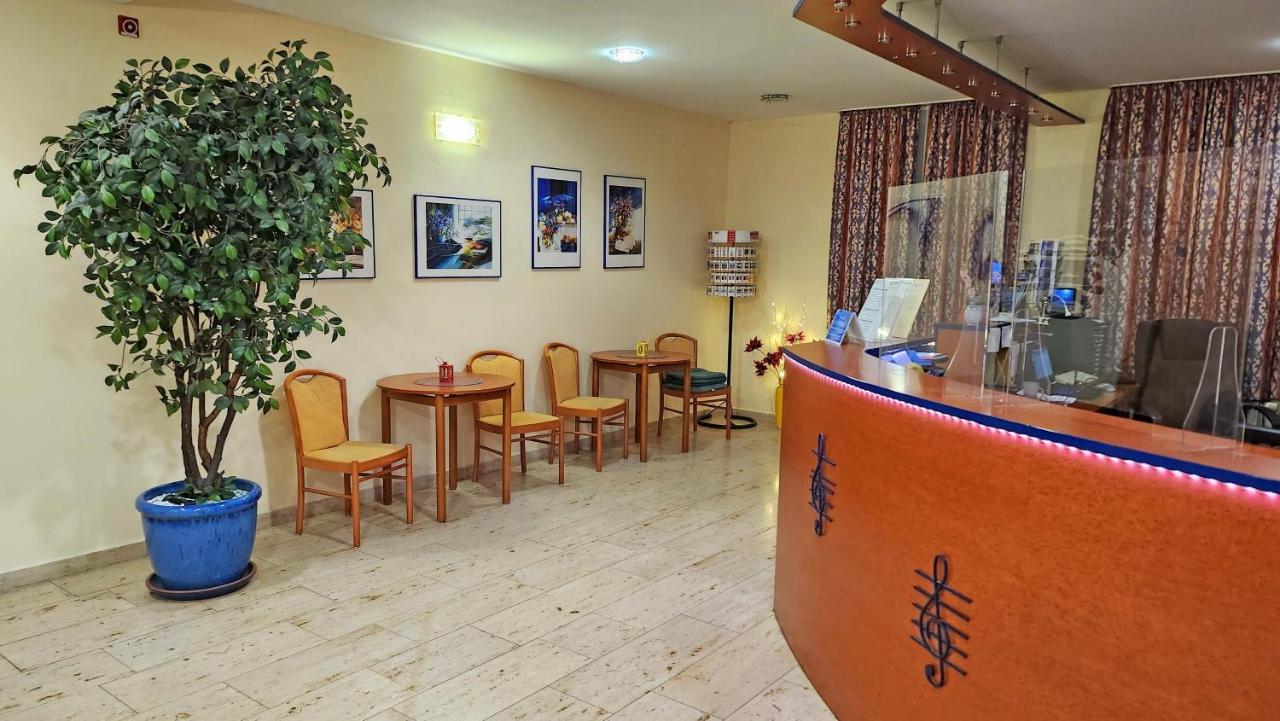 Hotel Amadeus Dresden Neustadt Bagian luar foto